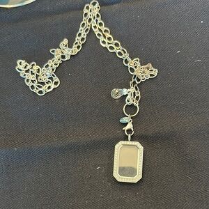 Elegant Silver Pendant Necklace